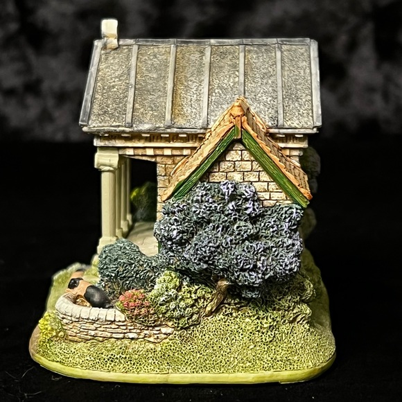 Lilliput Lane | The Pigsty | Collectors' Club - Picture 13 of 15